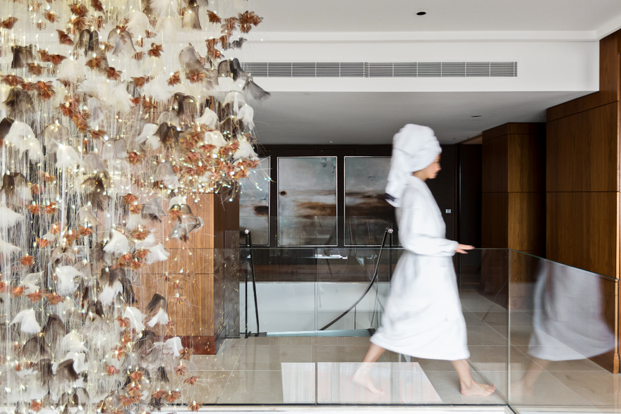 Experience the luxury and comfort of the Okura Signature Bed