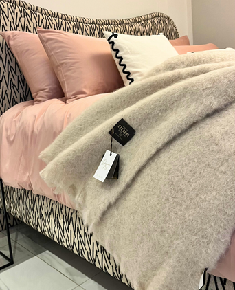 Mantas Ezcaray Throw 260x240 cm - Beige Mantas Ezcaray Throw 260x240 cm - Beige