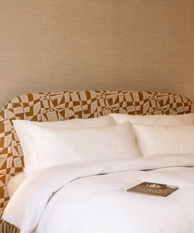 2x Down Pillows 50x90 cm + 2x Microfiber Body Pillows 60x90 cm