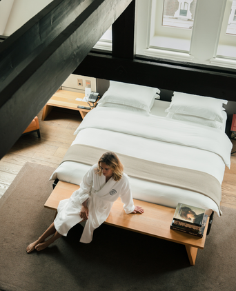 Conservatorium Hotel Pillow | Kingsize | 60x90 cm Conservatorium Hotel Pillow | Kingsize | 60x90 cm