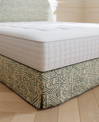 Bed Valance Bibury Cotswolds - Pierre Frey Bed Valance Bibury Cotswolds - Pierre Frey