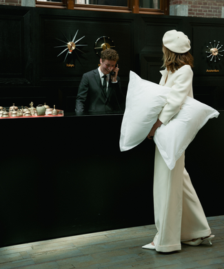 Conservatorium Hotel Pillow | Kingsize | 60x90 cm Conservatorium Hotel Pillow | Kingsize | 60x90 cm