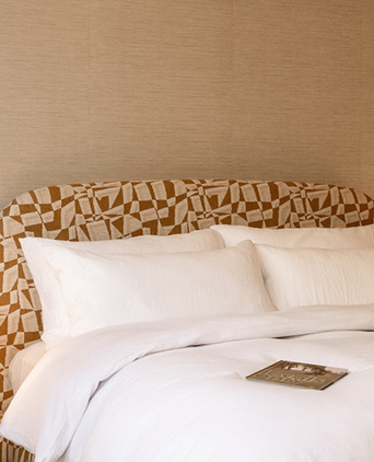 2x Down Pillows 50x90 cm + 2x Microfiber Body Pillows 60x90 cm