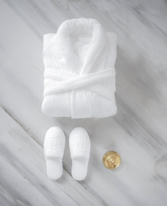 Bathrobe and slippers gift set | White