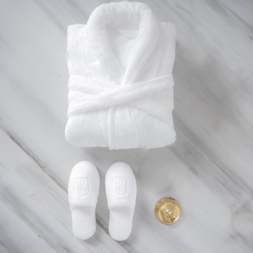 Bathrobe and slippers gift set | White