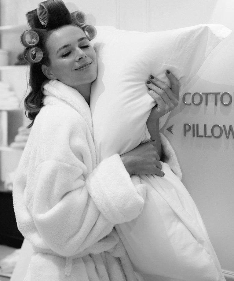 2x Down Pillows 50x90 cm + 2x Microfiber Body Pillows 60x90 cm