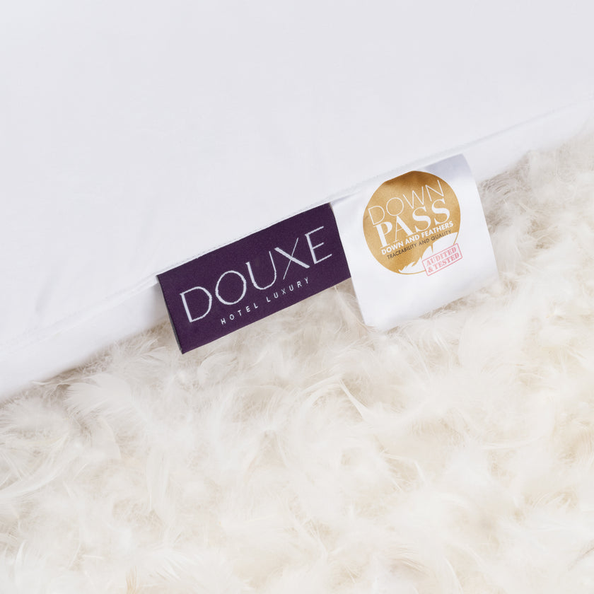 2x Down Pillows 50x90 cm + 2x Microfiber Body Pillows 60x90 cm