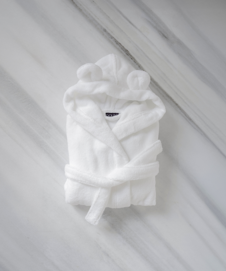 Folded children's bathrobe in white with teddy ears in size 8-10 years