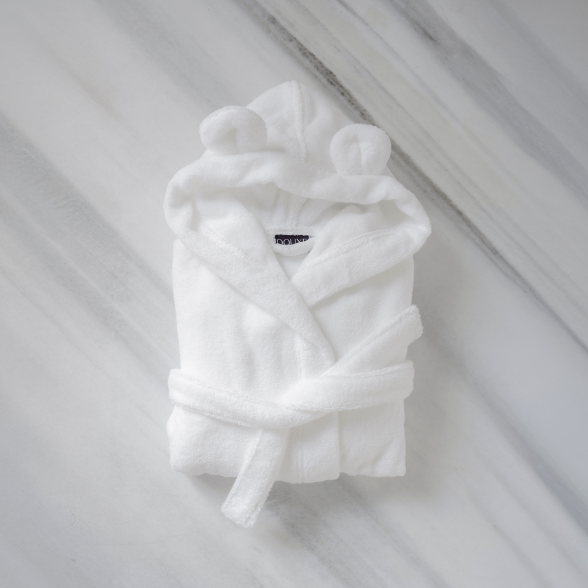 Folded children's bathrobe in white with teddy ears in size 8-10 years