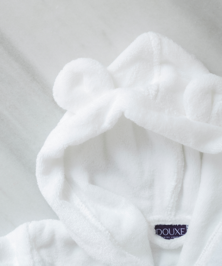 Bathrobe Kids in white, detail shot from hoody with teddy ears and DOUXE logo