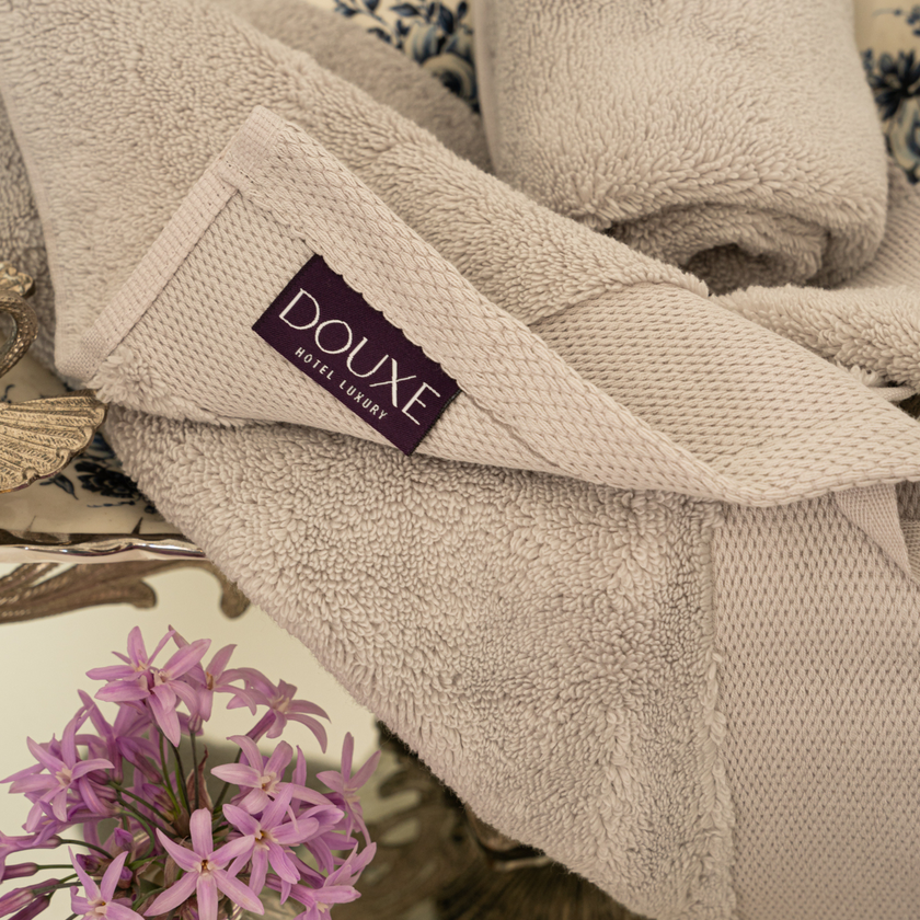 DOUXE Hotel Towel Set Essential | Pebble Beach